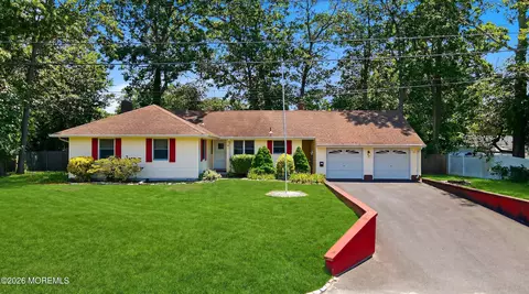 9 Wayside Dr, Brick, NJ 08724