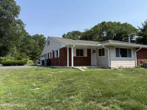 5 A Swallow St, Manchester, NJ 08759