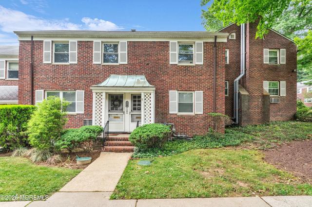 85 Manor Dr, Red Bank, NJ 07701