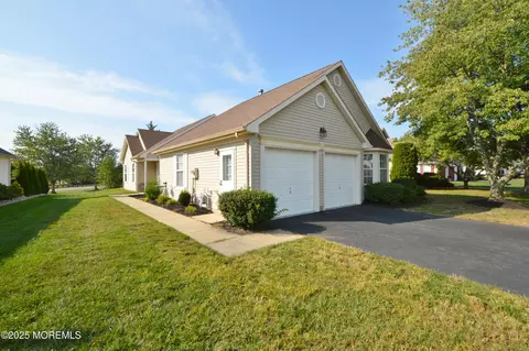 2602 Meadow Lake Dr, Toms River, NJ 08755