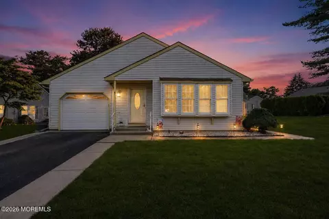 96 Sunset Rd #60, Whiting, NJ 08759