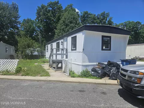 9 Essex Ln, Howell, NJ 07731