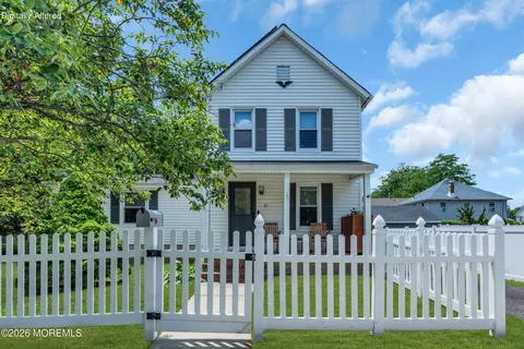 52 Bannard St, Freehold, NJ 07728
