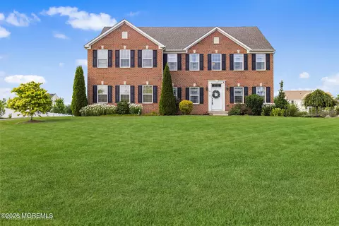 10 Gina Dr, Allentown, NJ 08501