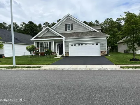 70 Woodside Ln, Whiting, NJ 08759