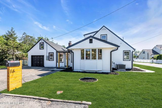 16 Larboard St, Beachwood, NJ 08722
