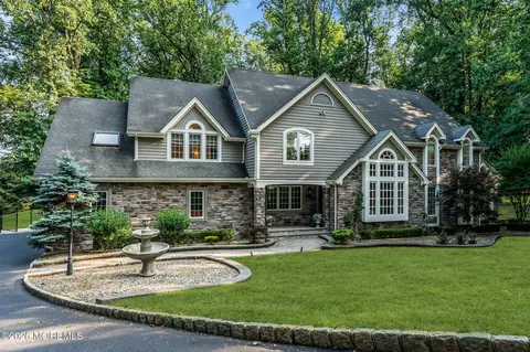 6 Forest Park Ct, Holmdel, NJ 07733