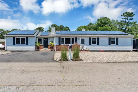 725 8th Ave, Manchester, NJ 08759