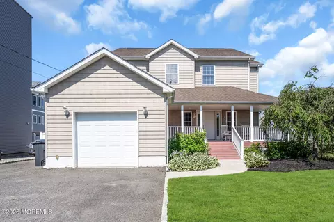 16 Longman St, Toms River, NJ 08753