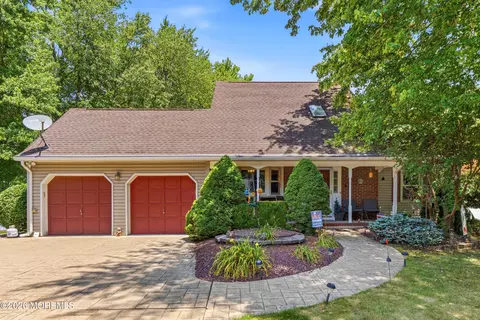 9 Benjamin Ct, Old Bridge, NJ 08857