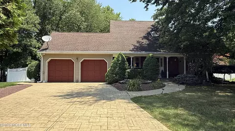 9 Benjamin Ct, Old Bridge, NJ 08857