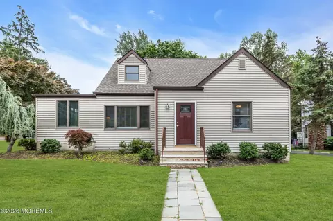 89 Oak Hill Rd, Middletown, NJ 07748