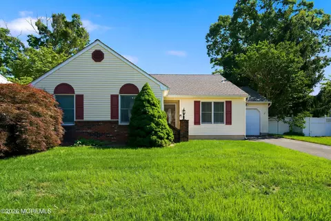 656 Branch Dr, Toms River, NJ 08755