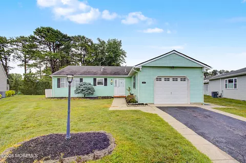 20 Thronbury Ct, Toms River, NJ 08757