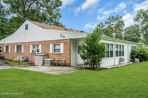 9 Willow St #D, Toms River, NJ 08757