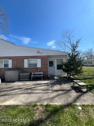 9 Willow St #D, Toms River, NJ 08757