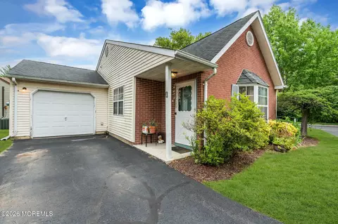 7 Kingston Close #1000, Freehold, NJ 07728