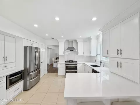 26 Surrey Dr, Old Bridge, NJ 08857