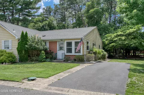 12 B Salem Dr, Whiting, NJ 08759