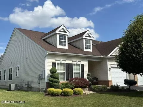61 Diamond Spring Dr, Monroe, NJ 08831