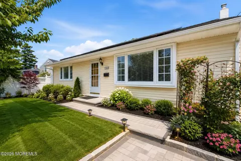 5 Snyder Ln, Keyport, NJ 07735