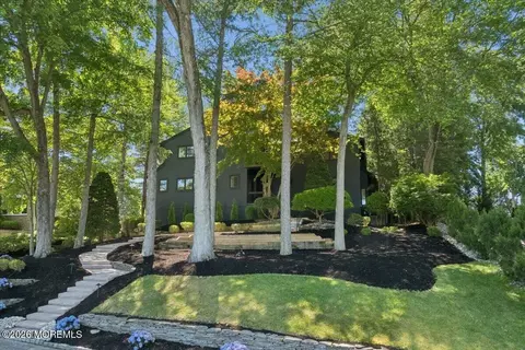 5 Eli Cir, Morganville, NJ 07751