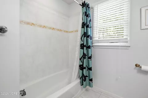 Bath - 650 Millbrook Rd, Brick, NJ 08724 photo 3 of 5