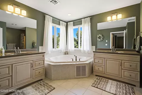 Bath - 650 Millbrook Rd, Brick, NJ 08724 photo 4 of 5