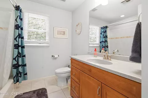 Bath - 650 Millbrook Rd, Brick, NJ 08724 photo 2 of 5