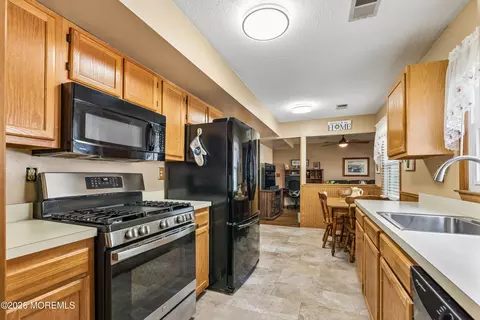 807 Constitution Dr, Brick, NJ 08724 photo 5