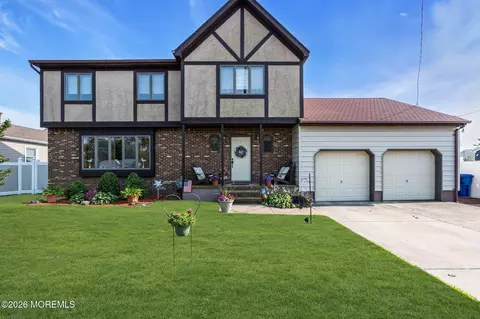 3239 Meadow St, Toms River, NJ 08753