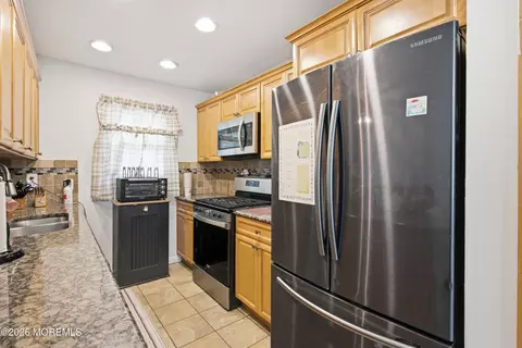 Kitchen - 74 Citadel Dr, Jackson, NJ 08527 photo 1 of 3
