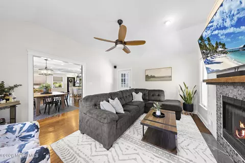 Living - 159 Washington Ave, Matawan, NJ 07747 photo 1 of 4