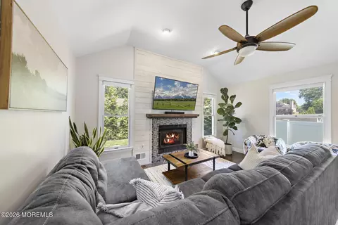 Living - 159 Washington Ave, Matawan, NJ 07747 photo 3 of 4