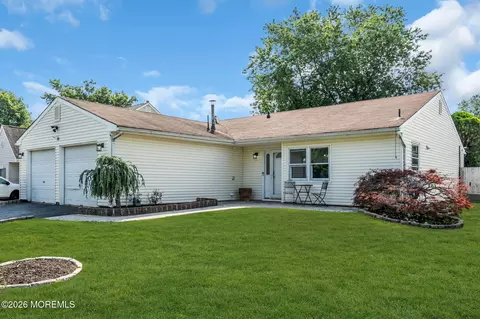 13 Scenic Dr, Freehold, NJ 07728