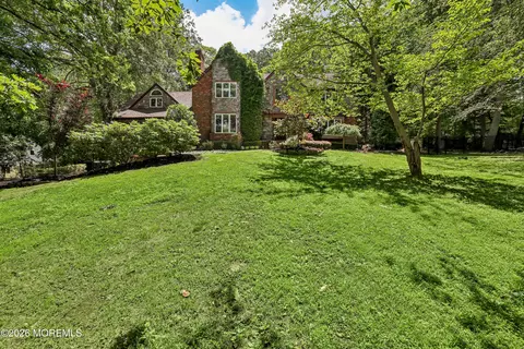 827 Holmdel Rd, Holmdel, NJ 07733