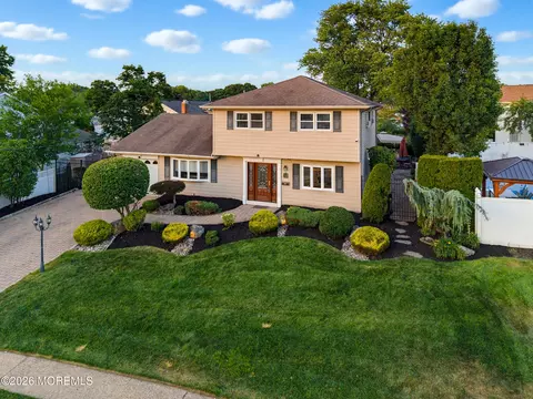 3 Cork Pl, Hazlet, NJ 07730