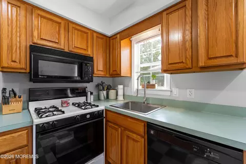 Kitchen - 55 Cedar Dr, Brick, NJ 08723 photo 3 of 4