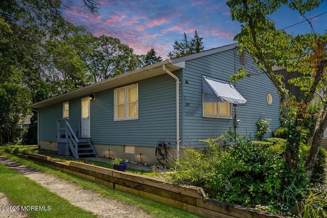 104 Laurel Ave, Island Heights, NJ 08732