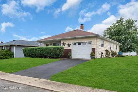 23 Spanish Wells St, Toms River, NJ 08757