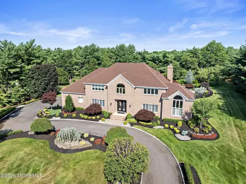2 Victorian Hl, Manalapan, NJ 07726