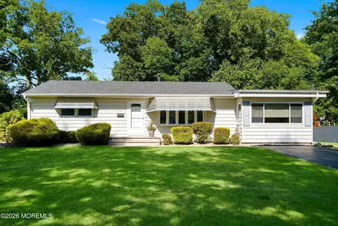 15 Tamarack Dr, Manalapan, NJ 07726