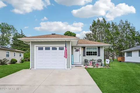 75 Bimini Dr, Toms River, NJ 08757