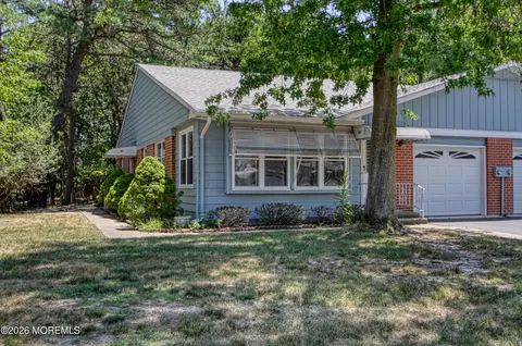 5 A Buckskin Ct, Whiting, NJ 08759