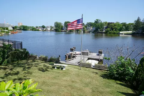 21 Wanamassa Point Rd, Ocean, NJ 07712