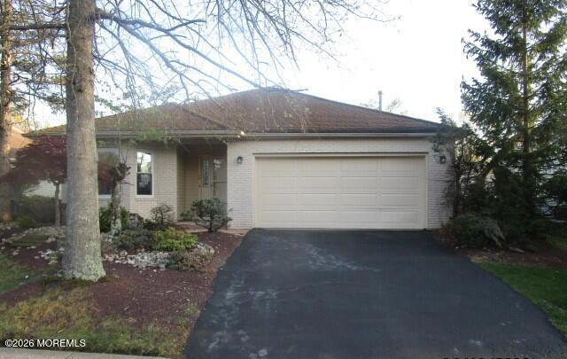 29 Peasley Dr, Marlboro, NJ 07746