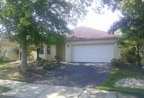 29 Peasley Dr, Marlboro, NJ 07746