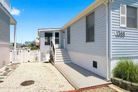 1366 Paul Blvd, Beach Haven West, NJ 08050