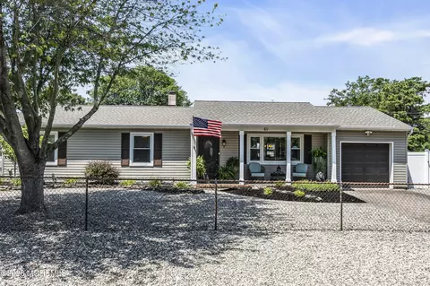 40 Jib Ln, Brick, NJ 08723