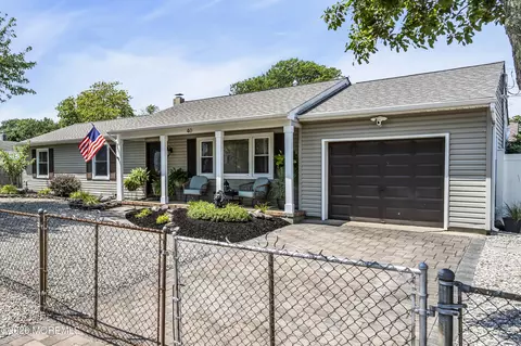 40 Jib Ln, Brick, NJ 08723